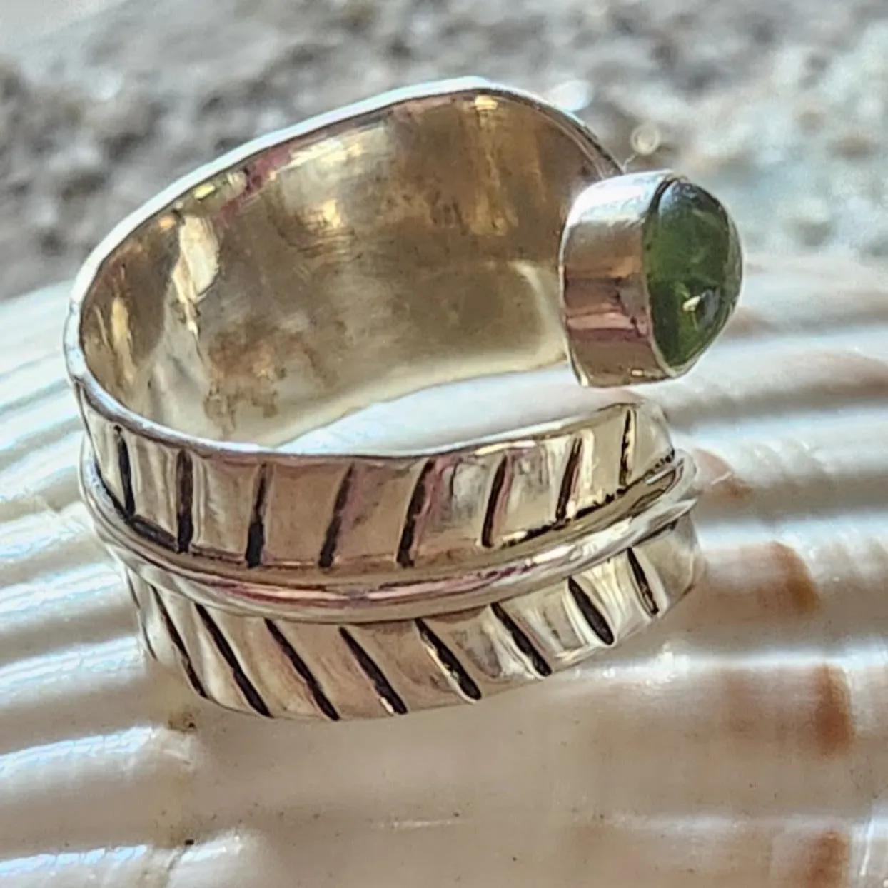 SILVER LEAVES - PERIDOT  / ADJUSTABLE RING