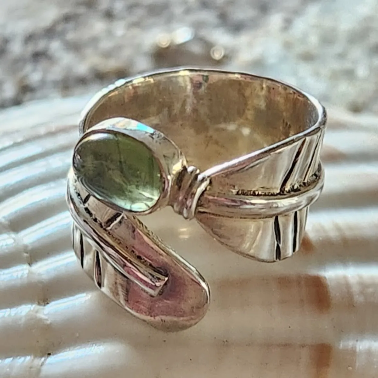 SILVER LEAVES - PERIDOT  / ADJUSTABLE RING