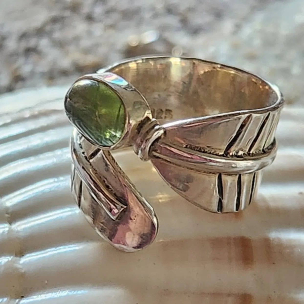 SILVER LEAVES - PERIDOT  / ADJUSTABLE RING